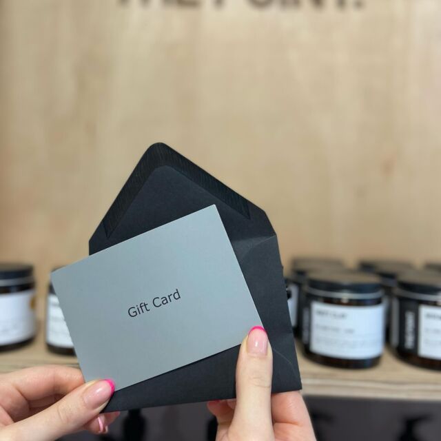 We have Gift cards available! Give someone a gift of beautiful hair this Christmas 🎁 and support local business! ✨