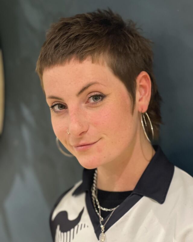 Fresh hair and a new look for 2024!
Wet  January blues? Time for that  New Year makeover…….
Cut by Ian, and styled using The Point’s own Fibre Paste 

#brightonhair #brightonhairdresser #northlaine #supportsmallbusiness #ecosalon #organichaircare #restyle #januaryhair #pixiemullet #pixiecut